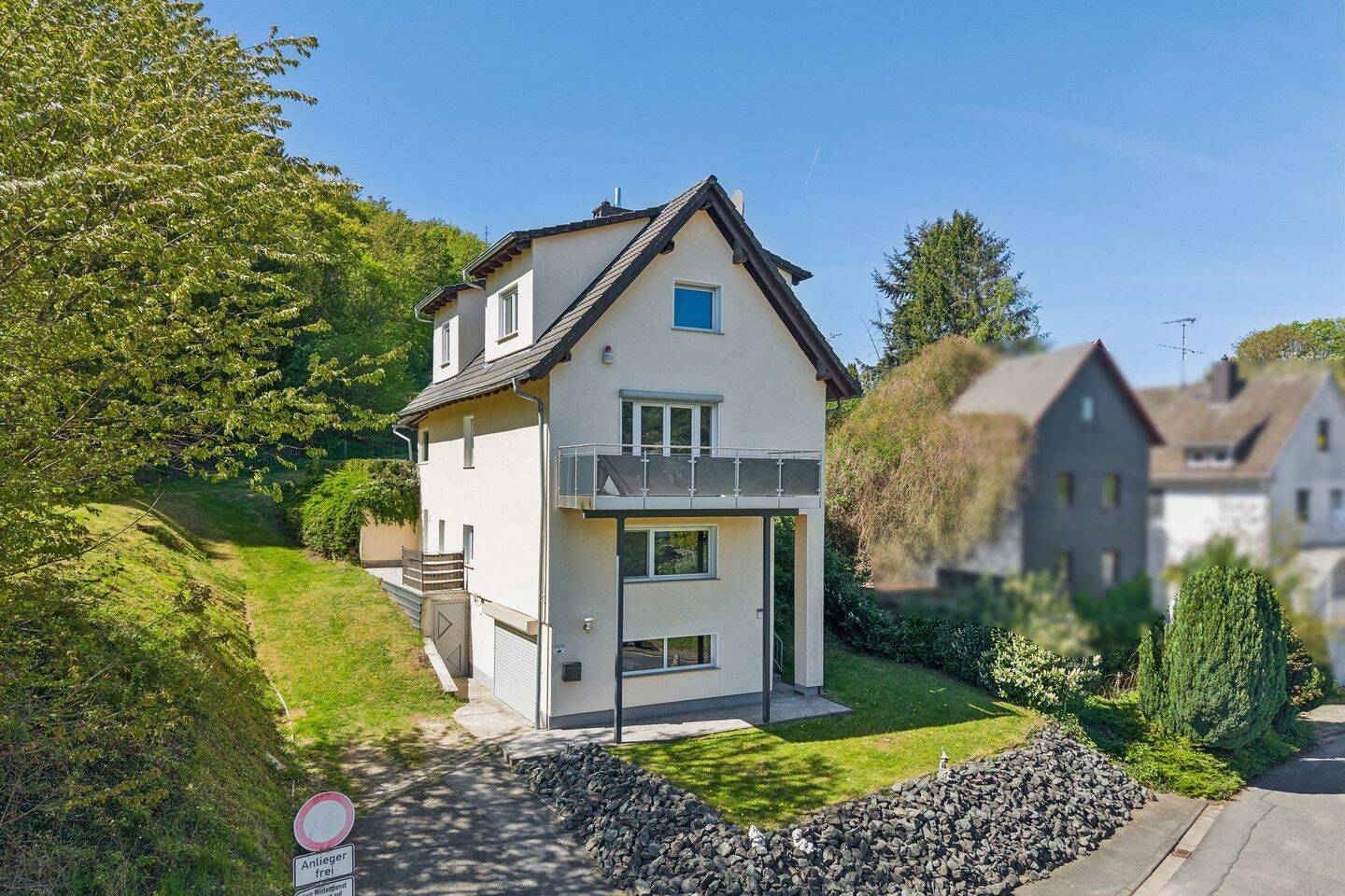 Modernisiertes Einfamilienhaus in naturnaher Lage, 35796 Weinbach