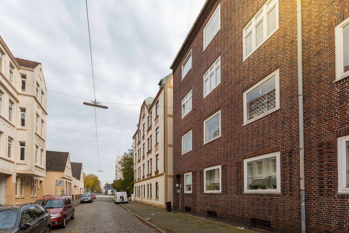 Frisch renovierte 4-Zimmer-Wohnung mit Balkon in Bremerhaven!, 27568 Bremerhaven (Lehe Mitte Überseehafen)