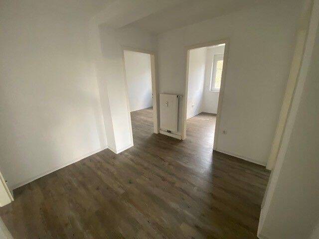 Kray/Isinger Feld: Gut geschnittene 2-Zi.-Wohnung mit Sonnenbalkon, 45307 Essen (Kray Leithe)