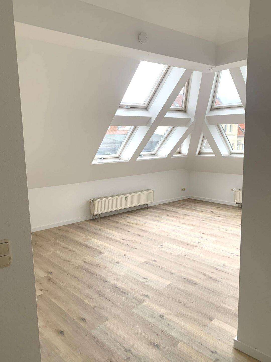 2 Zimmer Dachgeschoss im Herzen von Erfurt, 99085 Erfurt (Daberstedt Hohenwinden Ilversgehofen Johannesvorstadt Krämpfervorstadt)