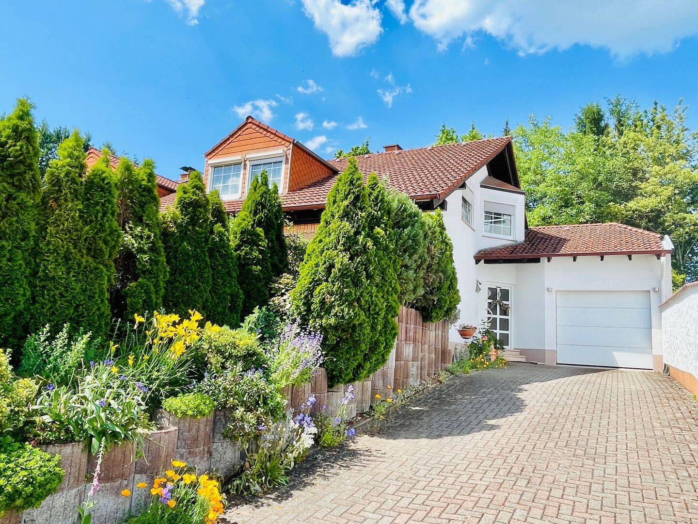 Gepflegtes 1-Familienhaus mit Garten und Garage in guter Lage von 66955 Pirmasens, 66955 Münchweiler an der Rodalb (Erlenbrunn Innenstadt Niedersimten Ruhbank Winzeln)