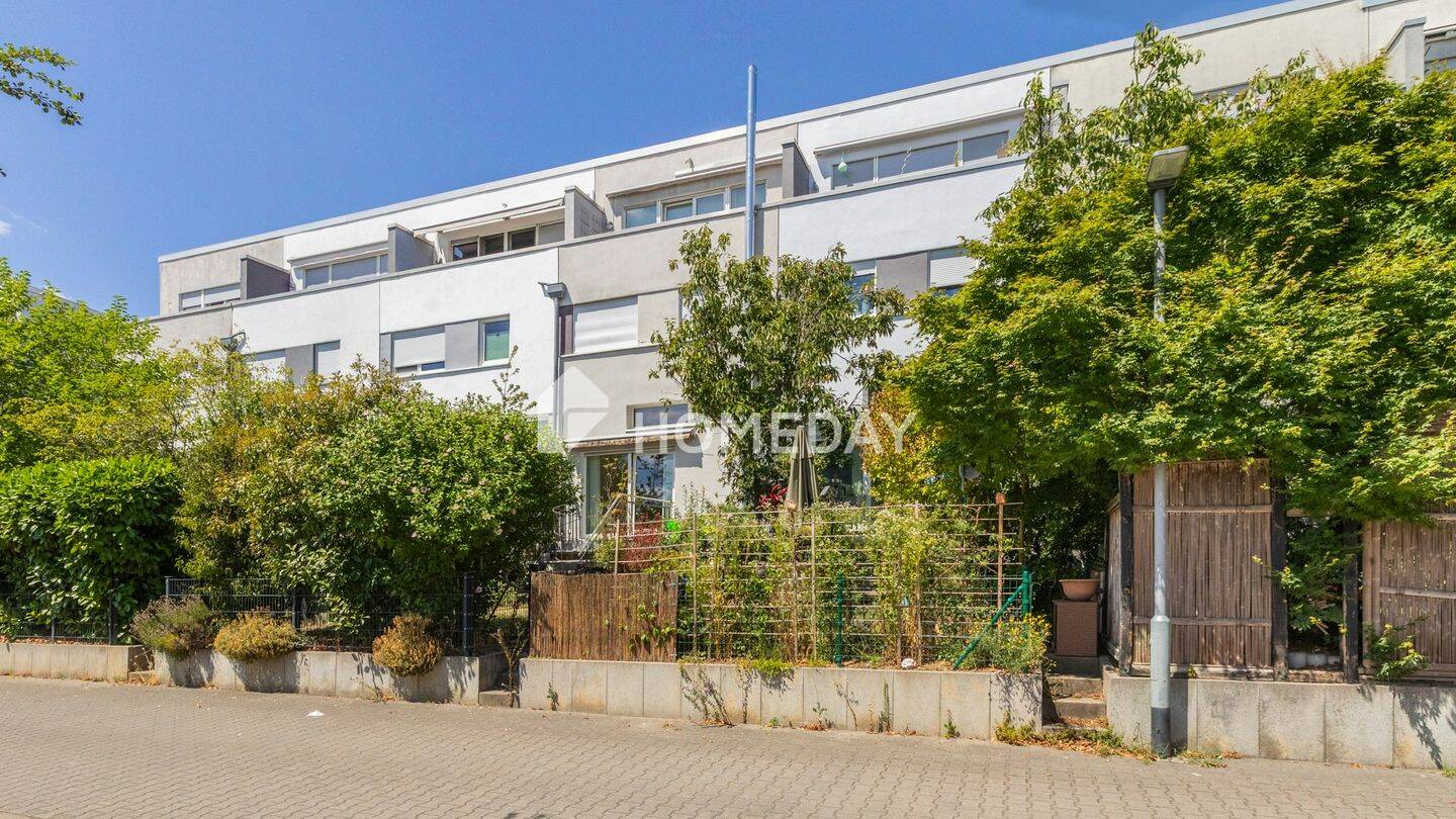 Viel Platz für die Familie im Grünen: Stilvolles Townhouse mit Balkon, Terrasse, Kamin und Garage, 60439 Frankfurt am Main (Heddernheim Kalbach Niederursel Praunheim)
