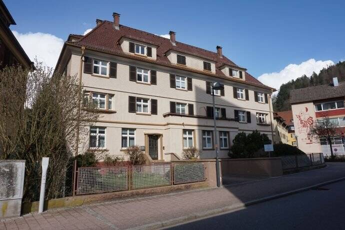 Schramberg – Stadtmitte 3 Zi Altbau im 2. OG mit Einbauküche, 78713 Schramberg