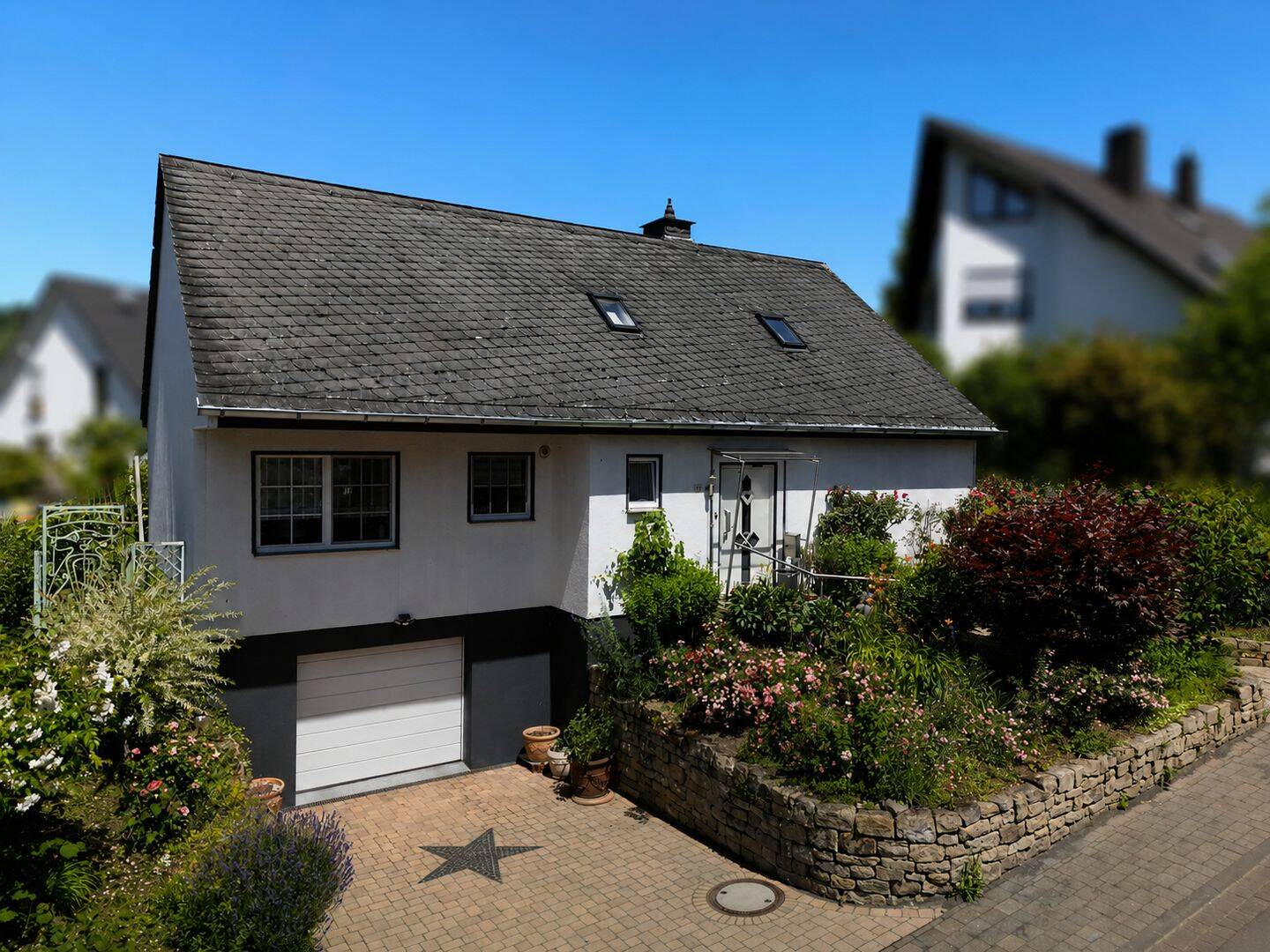 Gepflegtes Einfamilienhaus mit beheiztem Wintergarten und idyllischem Garten in Mertesdorf, 54318 Mertesdorf