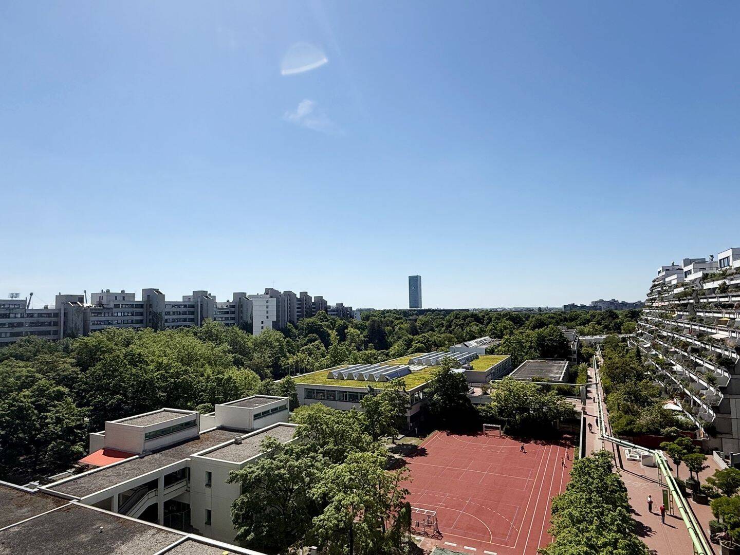 Gut geschnittenes 1-Zimmer-Appartement mit Fernblick und großer Westloggia als Wintergarten in München – Olympiadorf, 80809 München (Milbertshofen-Am Hart Neuhausen-Nymphenburg Schwabing-West)