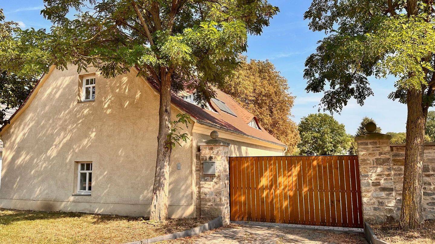 Stilvolles, modernisiertes Einfamilienhaus mit 130 m² Wohnfläche, Garten & Kamin in ruhiger Lage, 6420 Könnern