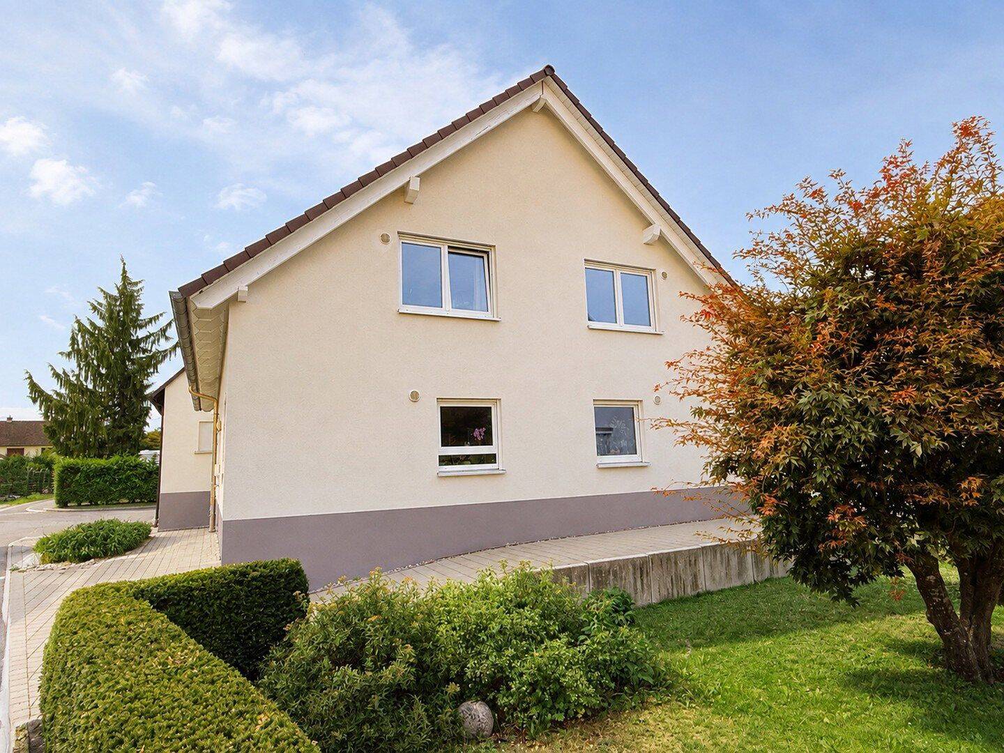 Moderne Doppelhaushälfte mit Garten in Bietingen, 78244 Gottmadingen