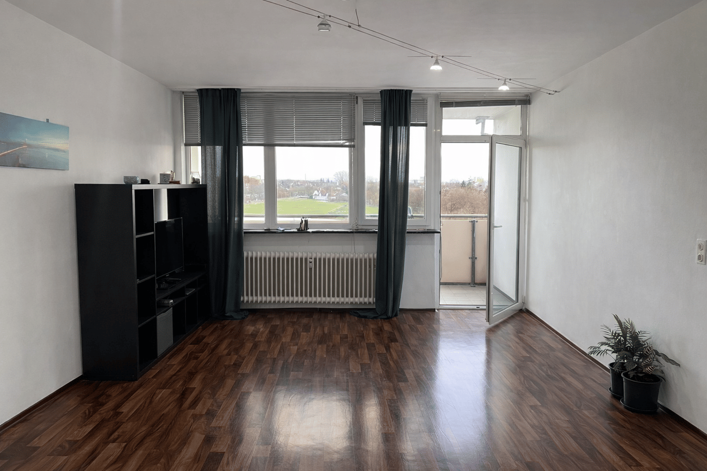 Bezugsfreie 2-Zimmer-Wohnung im 6. OG mit zwei großzügigen Südbalkonen, 91054 Erlangen (Burgberg Erlangen-Nord Erlangen-Ost Innenstadt Sieglitzhof)