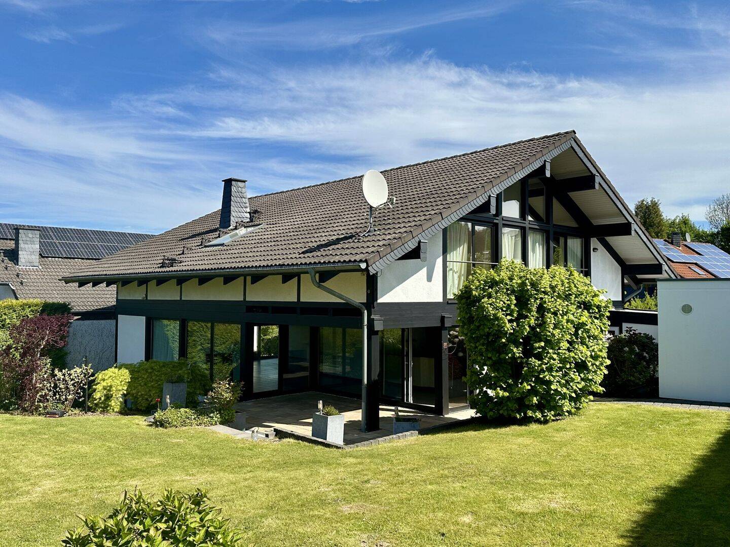 Lichtdurchflutetes modernes Einfamilienhaus mit Einliegerwohnung!, 53639 Königswinter