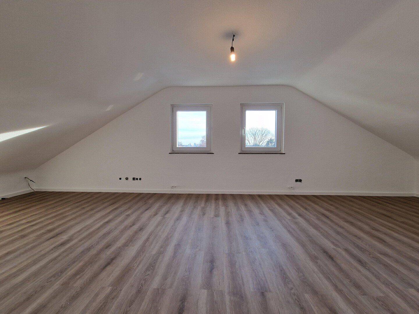 Großzügige 1-Zimmer-Dachgeschoss in Leverkusen-Opladen, 51379 Leverkusen (Opladen)