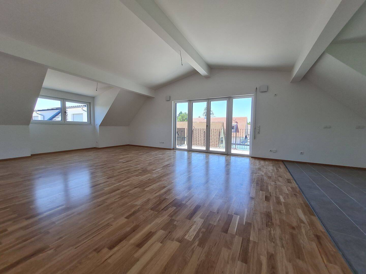 Großzügige 3-Zimmer-DG Wohnung Fußbodenkühlung und Westbalkon, 81243 München (Aubing-Lochhausen-Langwied Pasing-Obermenzing)