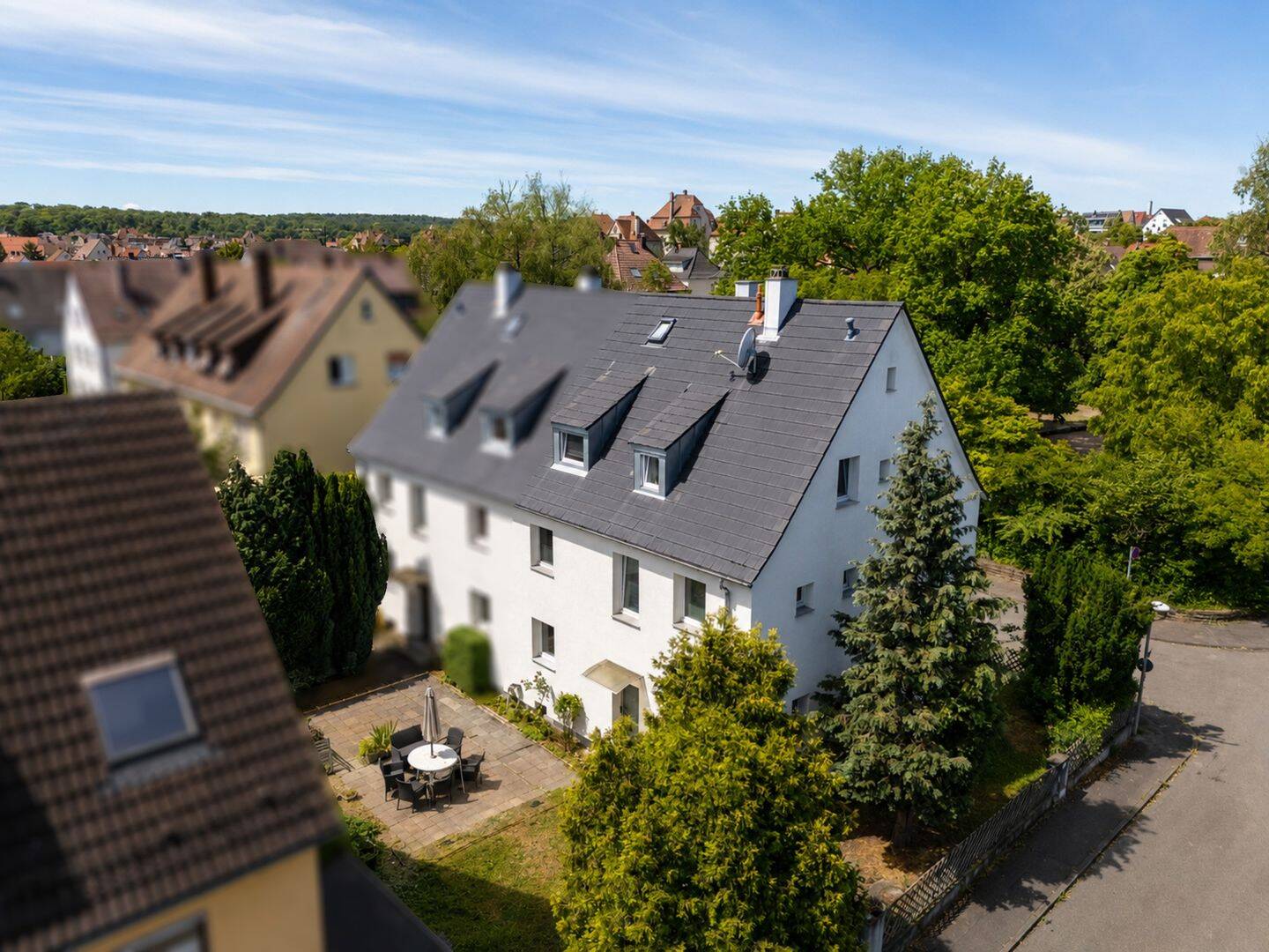 GELEGENHEIT: MFH-DHH mit 3 WE & kleiner Garten in familienfreundlicher Lage von Zuffenhausen!, 70435 Stuttgart (Stammheim Zuffenhausen)