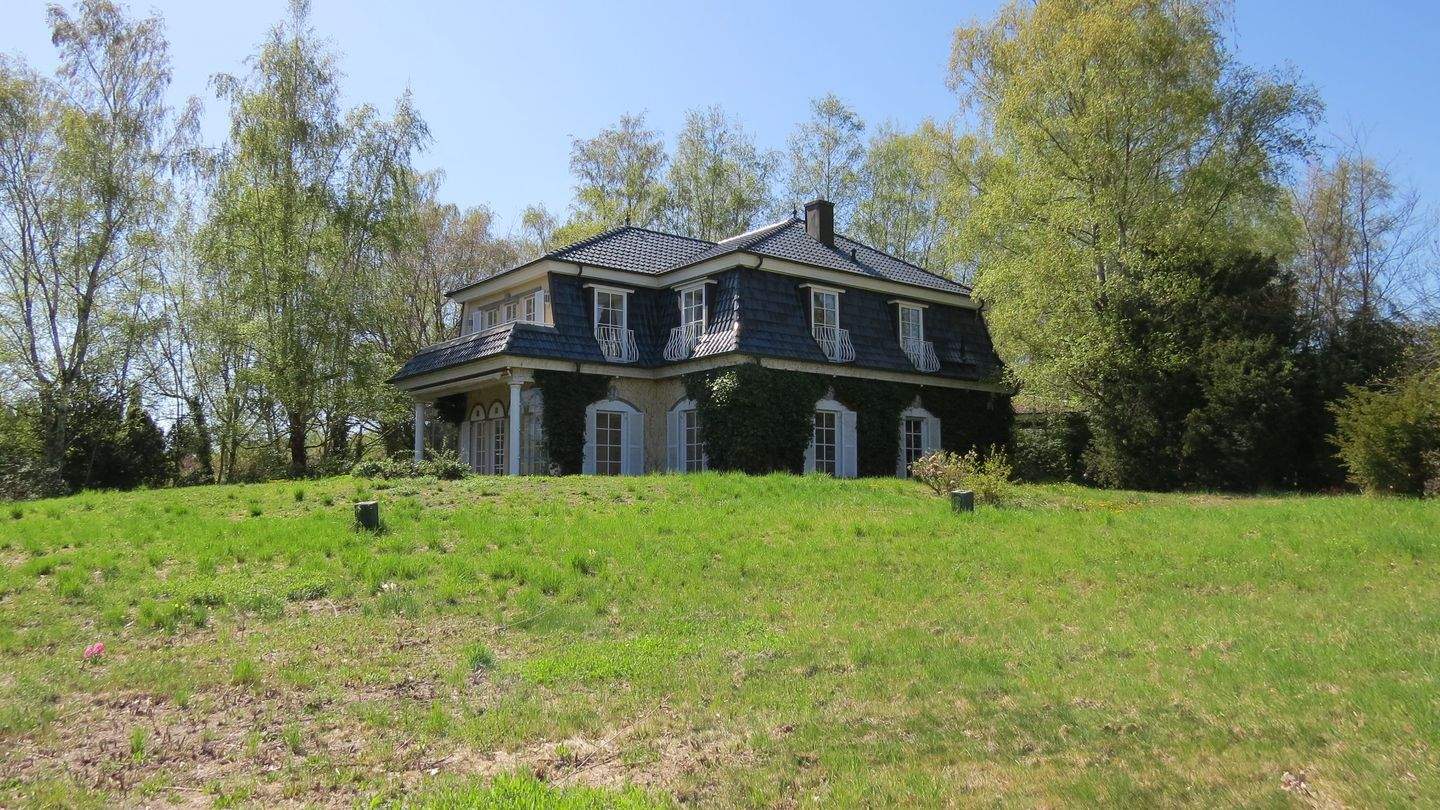 beeidruckende Villa direkt am Golfplatz mit Tee-Pavillon im Garten und unverbaubaren weiten Blick über den Golfplatz Seddiner See, 14552 Michendorf