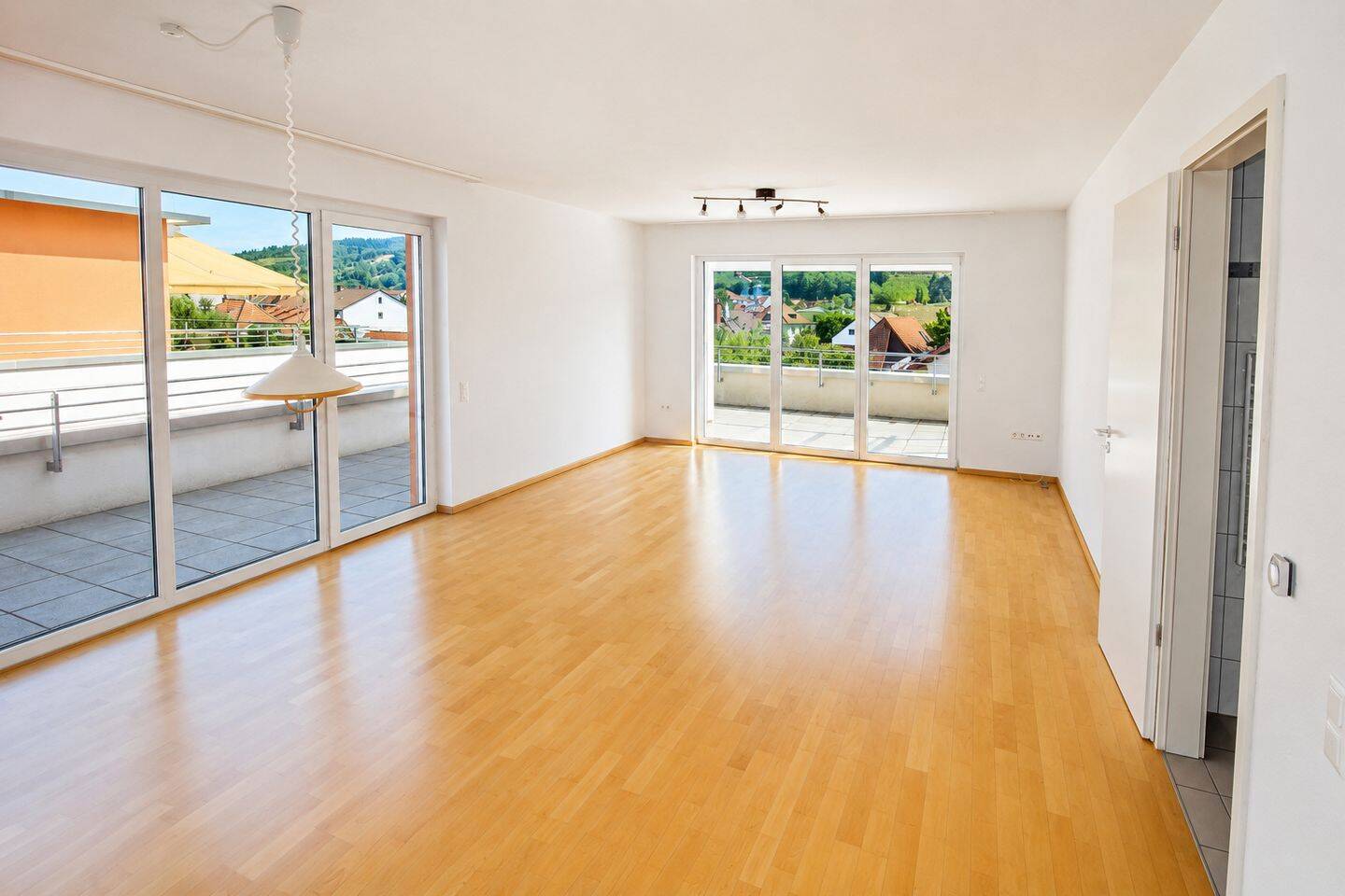 Top Aussicht mit Burgblick: Penthousewohnung, 94m² mit Dachterrasse in super Lage Schriesheim, 69198 Schriesheim