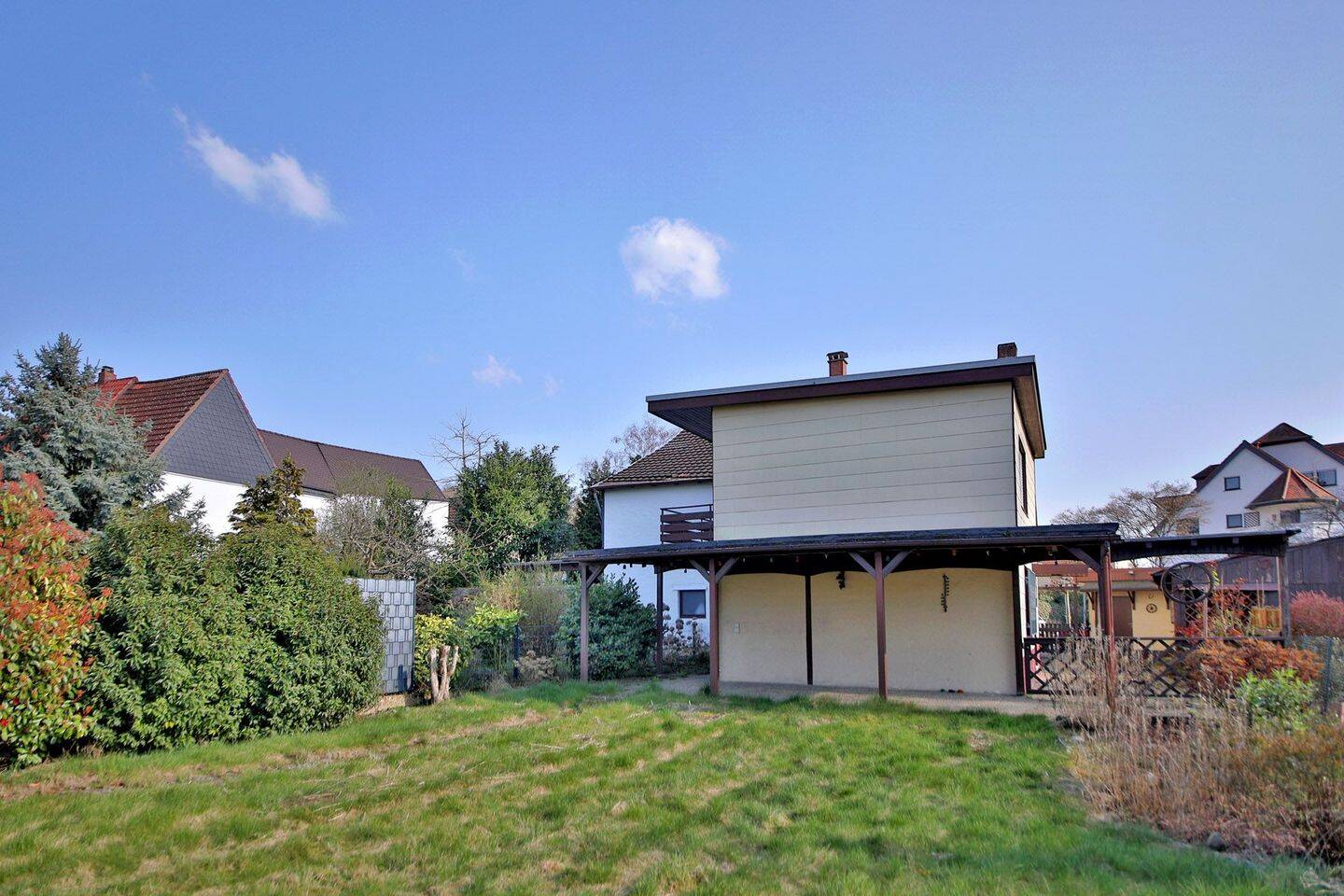 Doppelhaushälfte mit großem Garten & Ausbaupotenzial in begehrter Lage von Hemsbach, 69502 Hemsbach
