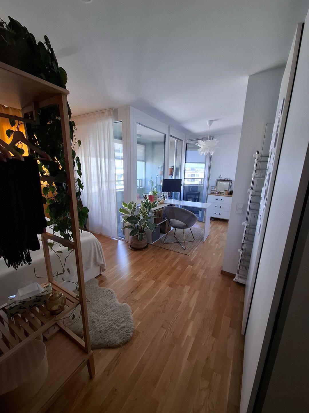 Schöne 1-Zimmer-Wohnung mit Loggia direkt an der U-Bahn-Station Messestadt Ost, inkl. TG-Stellplatz und Kellerabteil, 81829 München (Berg am Laim Trudering-Riem)