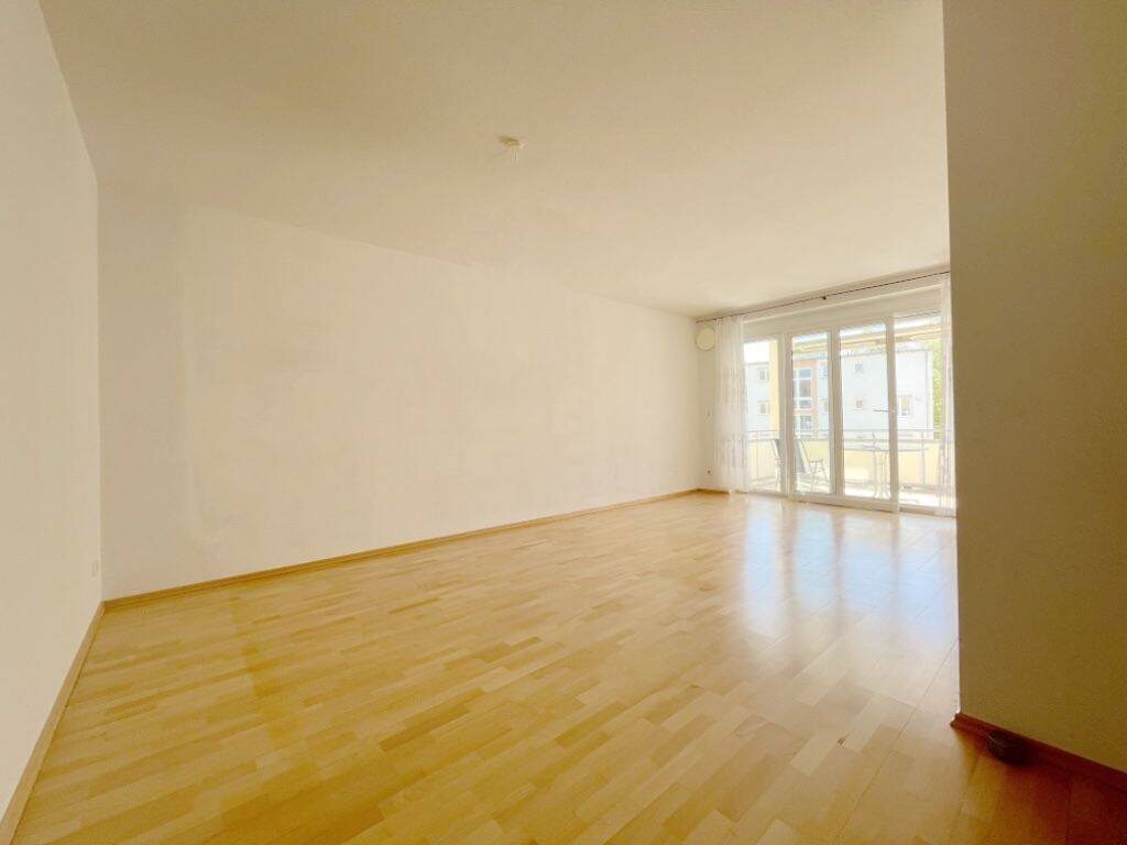 Helle 2 Zimmer Wohnung mit Balkon, 86163 Augsburg (Hochzoll)