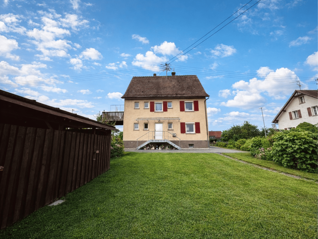 Ebersbach-Musbach: Gepflegtes Haus mit 200 m² Wohnfläche und großem Grundstück, 88371 Ebersbach-Musbach