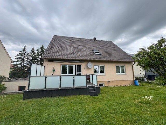 Stadt Baunach: Großzügiges Zweifamilienwohnhaus in ruhiger Wohnlage, 96148 Baunach