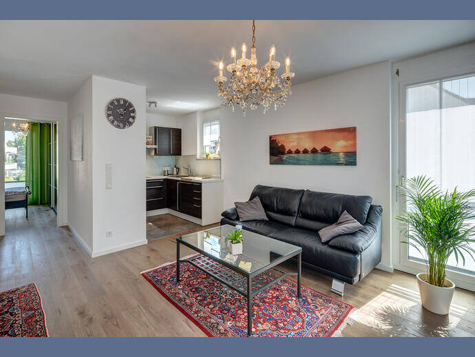Möbliert: Gepflegte 2-Zimmer Wohnung mit Balkon, 81825 München (Berg am Laim Trudering-Riem)