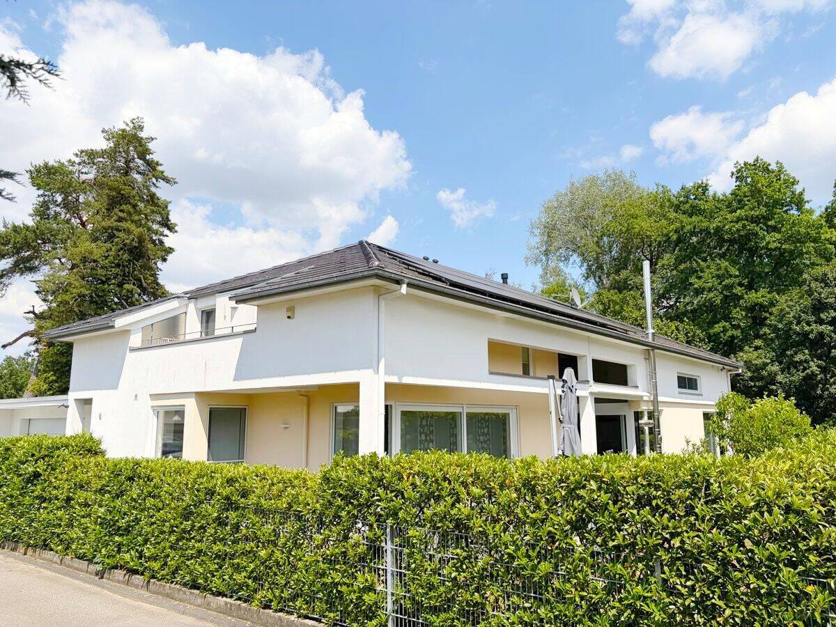 Exklusives Einfamilienhaus  mit Einliegerwohnung, Galerie, 3 Bäder, Sauna und Doppelgarage in Nersingen, 89278 Nersingen