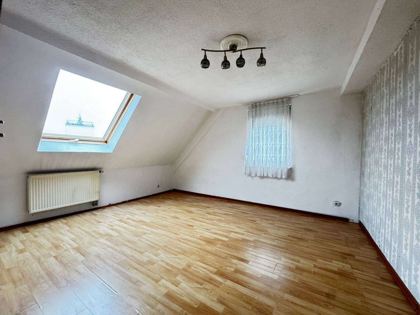 Zu vermieten 3-Zimmer-Dachgeschoss-Maisonettewohnung nahe Zentrum von Tuttlingen, 78532 Tuttlingen