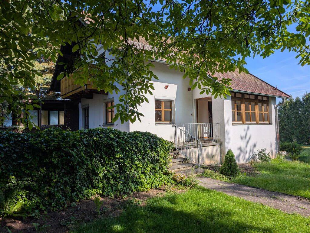 Einfamilienhaus mit schön eingewachsenem Garten in Rötz, 92444 Rötz