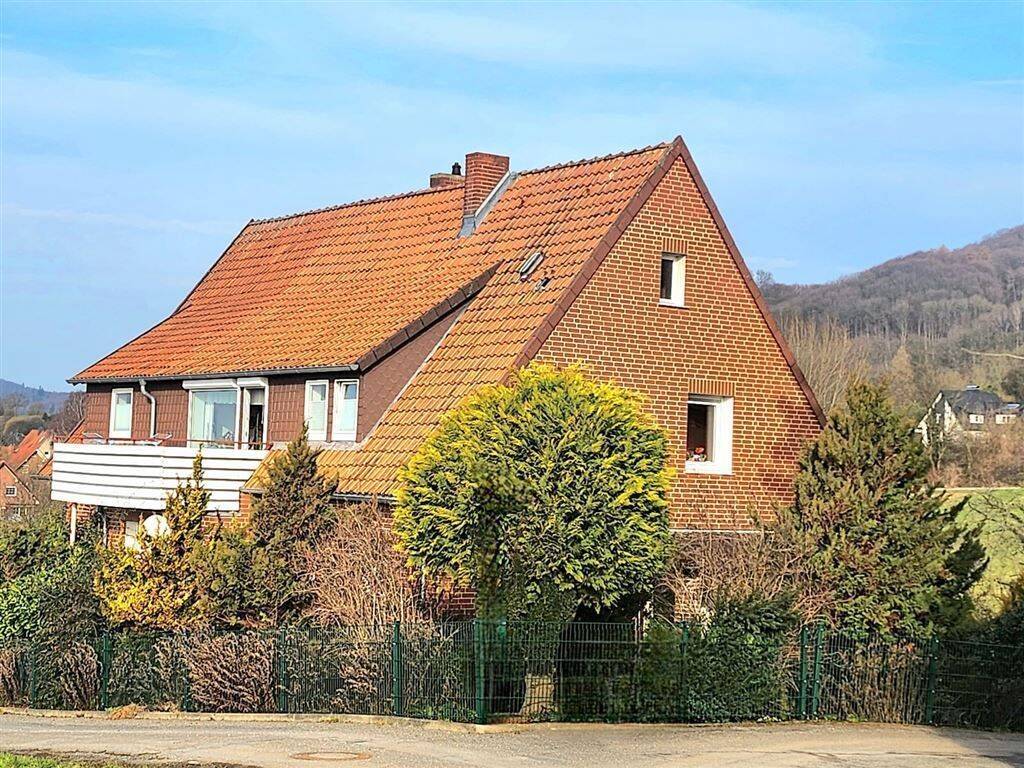 Gepflegtes Zweifamilienhaus, mit fabelhaftem Ausblick und viel Platz!, 31737 Rinteln