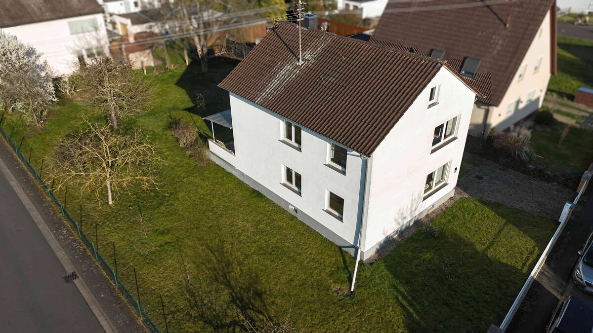Familienhaus mit 7 Zimmern, großem Garten, Garage & 2 Bädern in Karlstein, 63791 Karlstein a. Main
