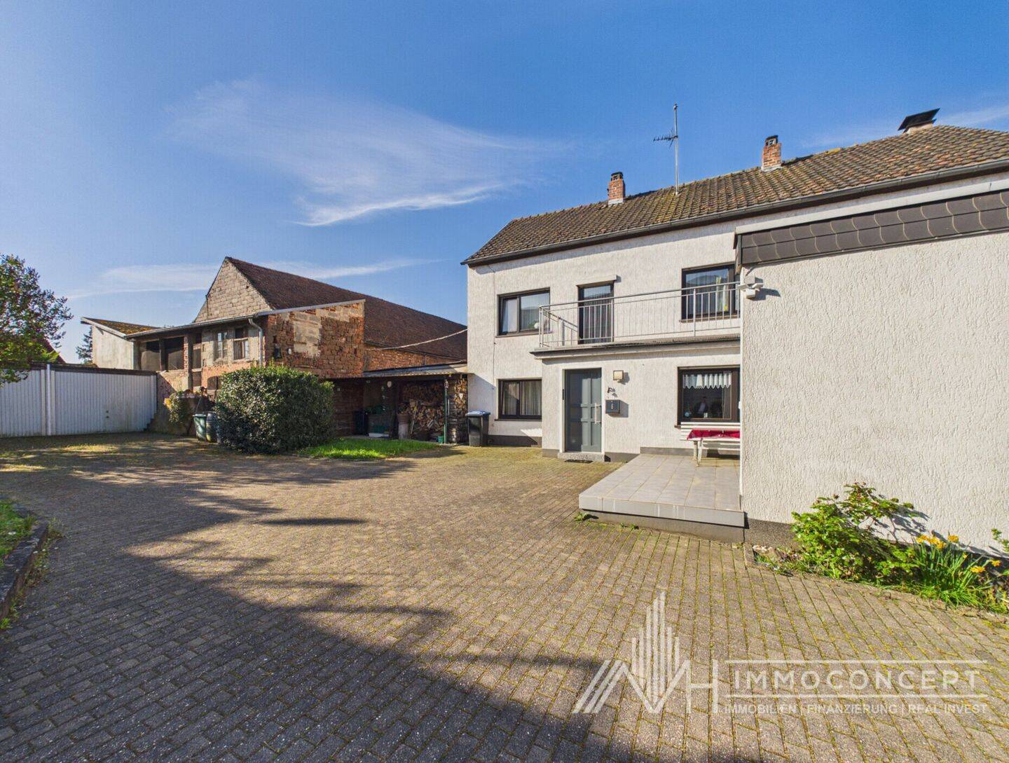 Doppelhaushälfte in 54516 Wittlich | Doppelgarage | Balkon und Terrasse | Scheune, 54516 Wittlich