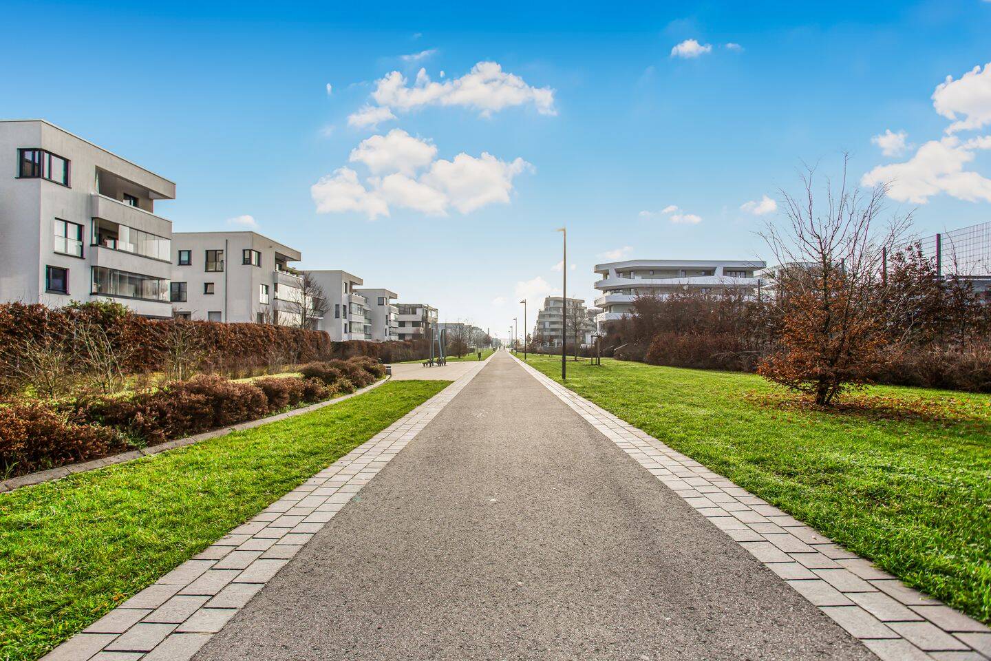 Moderne barrierefreie Wohnung mit Garten, Loggia &  TG-Stellplatz in Frankfurt-Riedberg, 60438 Frankfurt am Main (Kalbach-Riedberg Niederursel)