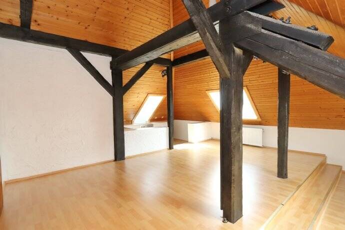 Zentrumsnahe 2-Zimmer Dachgeschosswohnung, 24534 Neumünster (Innenstadt)