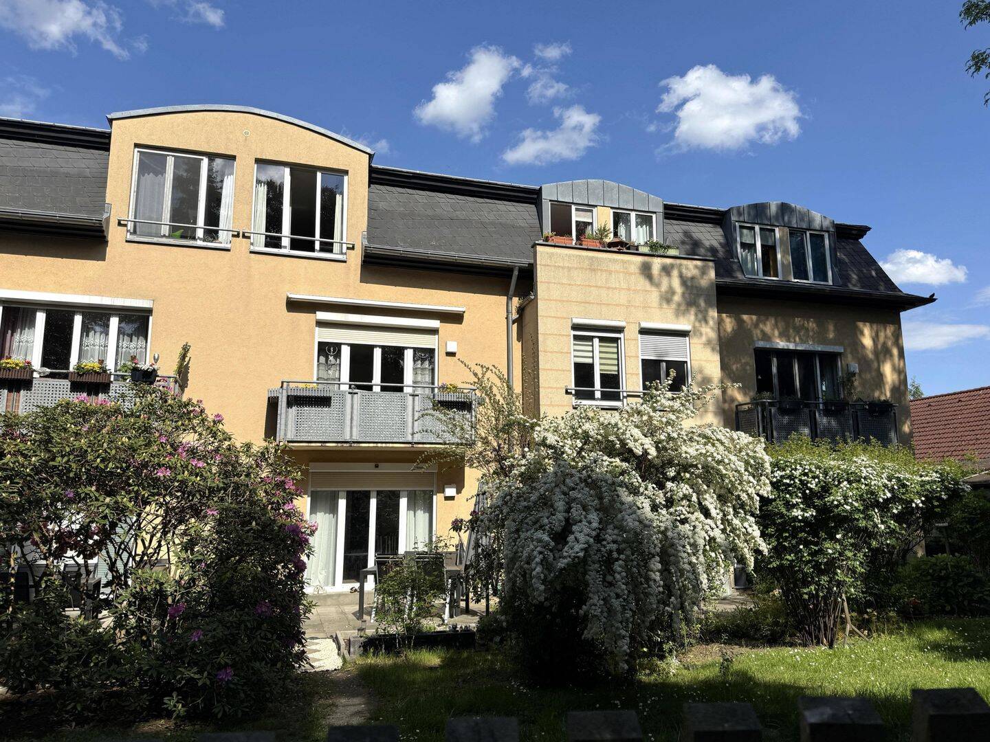 Wohnen mit Blick auf den Lessingplatz – Ruhige 3-Zimmer-Dachgeschosswohnung, 1917 Kamenz