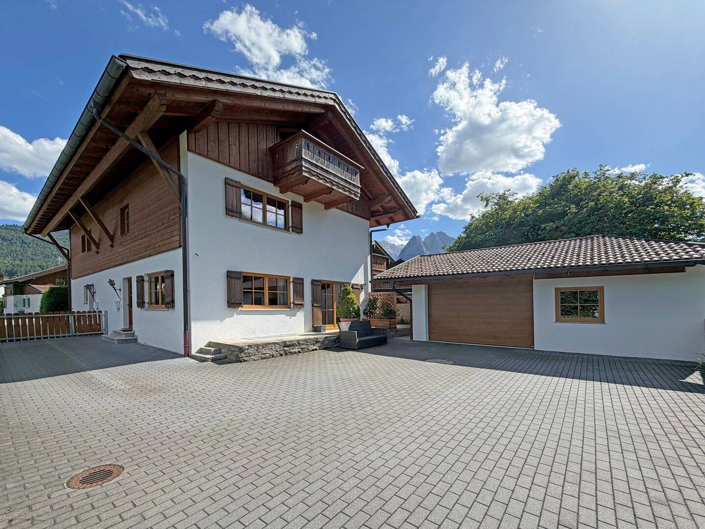 Moderne großzügige Doppelhaushälfte in ruhiger Lage von Garmisch, 82467 Garmisch-Partenkirchen