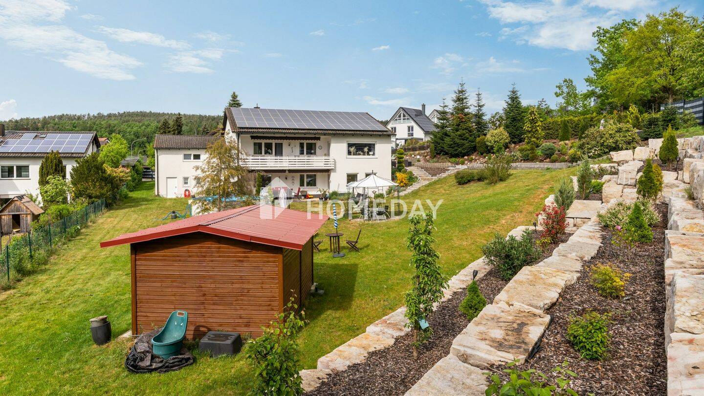 Großzügiges Einfamilienhaus mit Solaranlage, Wallboxen und Traumgrundstück, 93128 Regenstauf
