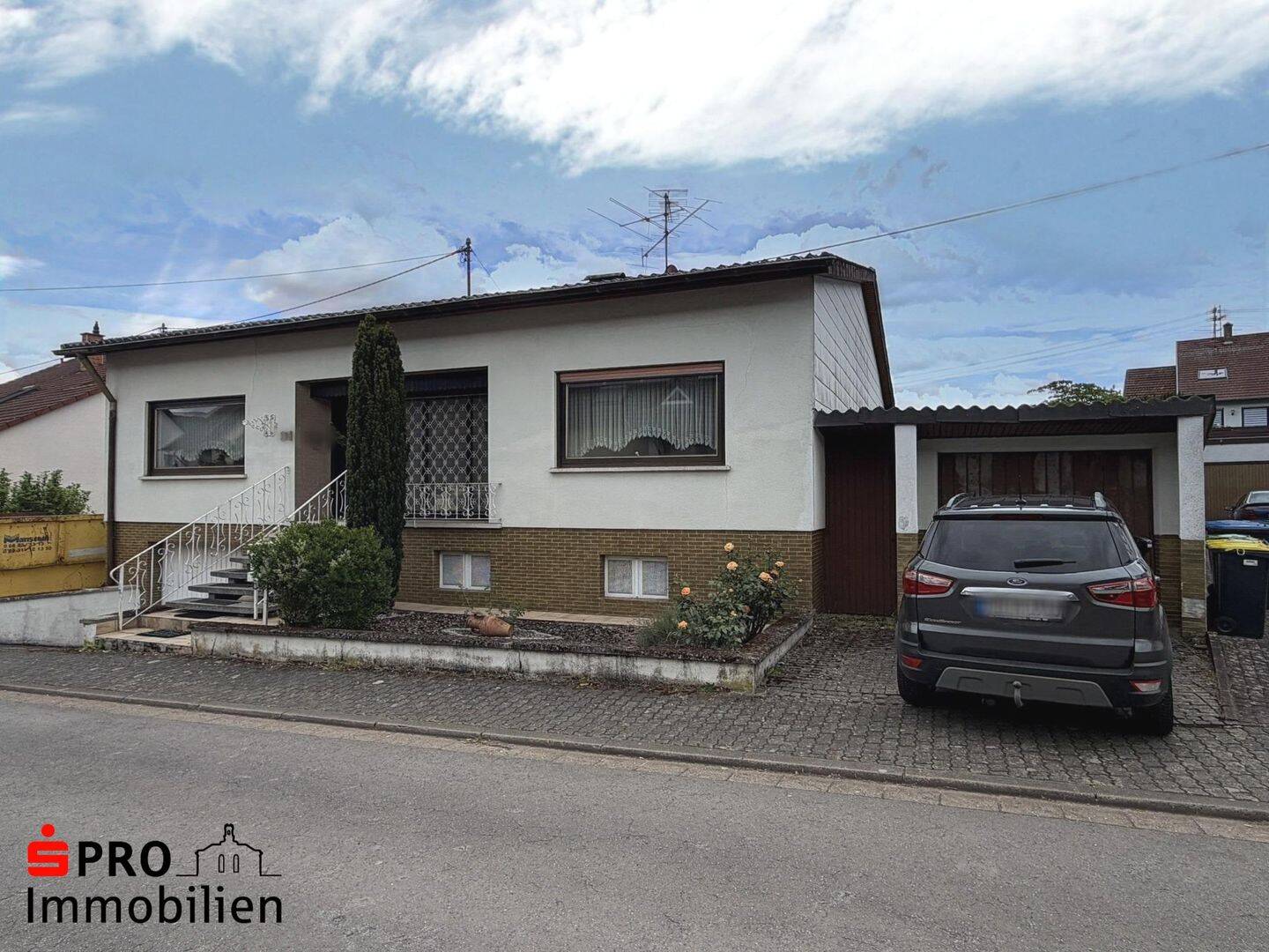 Einfamilienhaus mit zwei Garagen und viel Potential!, 66780 Rehlingen-Siersburg