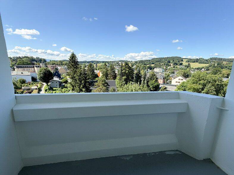 Frisch renovierte 2-Raum-Wohnung mit Balkon und toller Aussicht in Geyer!, 9468 Geyer