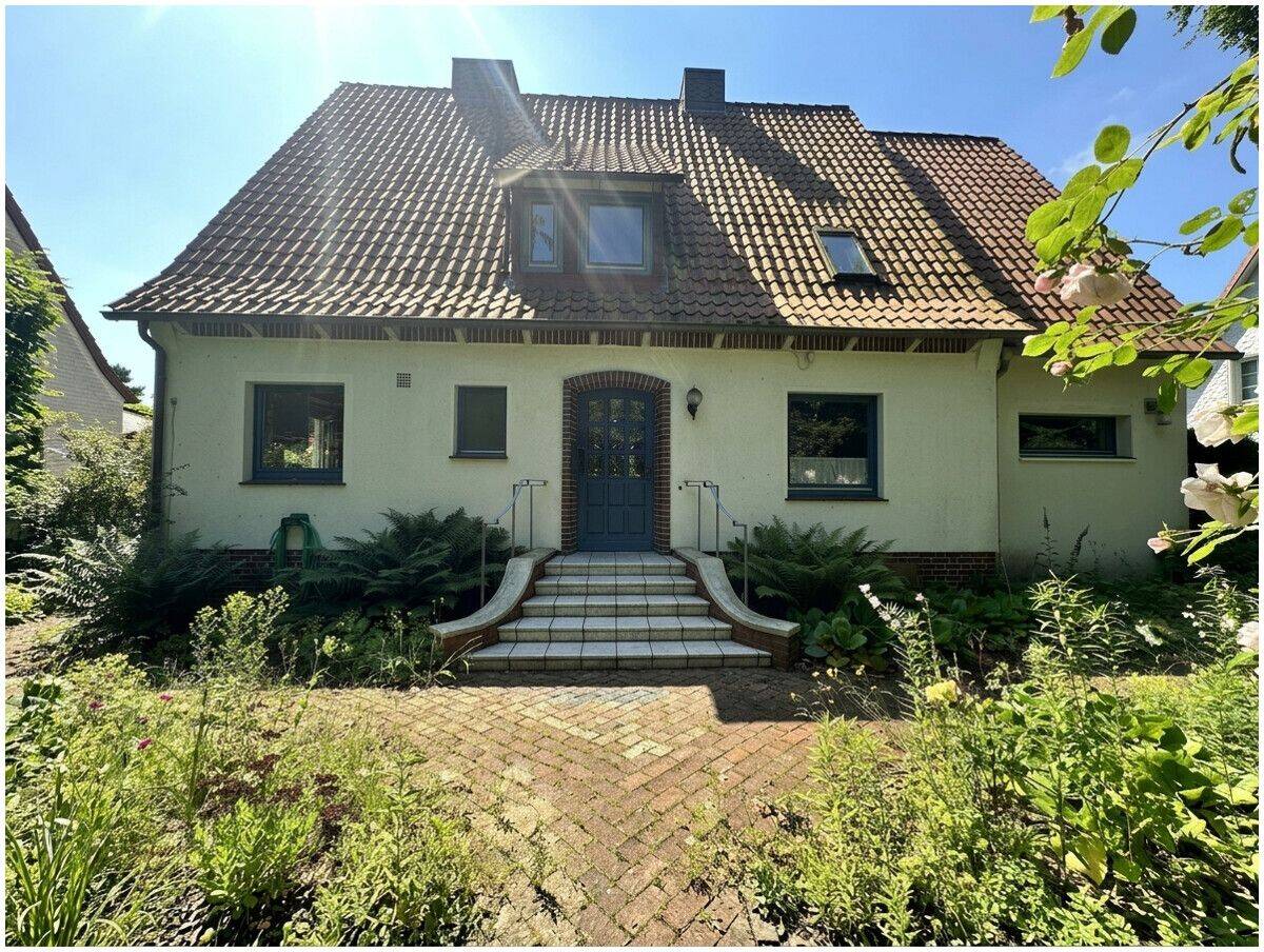 Geräumiges Einfamilienhaus für Familien – mit Carport in Buxtehude, 21614 Buxtehude