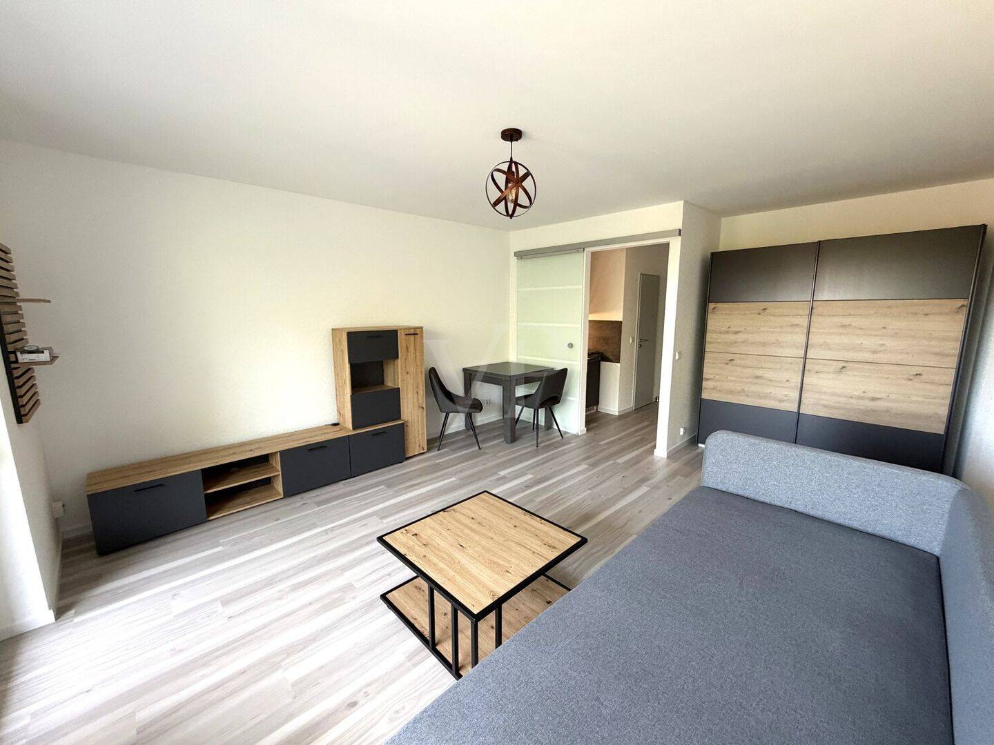 Erstbezug nach Sanierung; Möbl. 1-Zi.-Apartment in ruhiger Waldrandlage vor den Toren von Frankfurt, 64546 Mörfelden-Walldorf