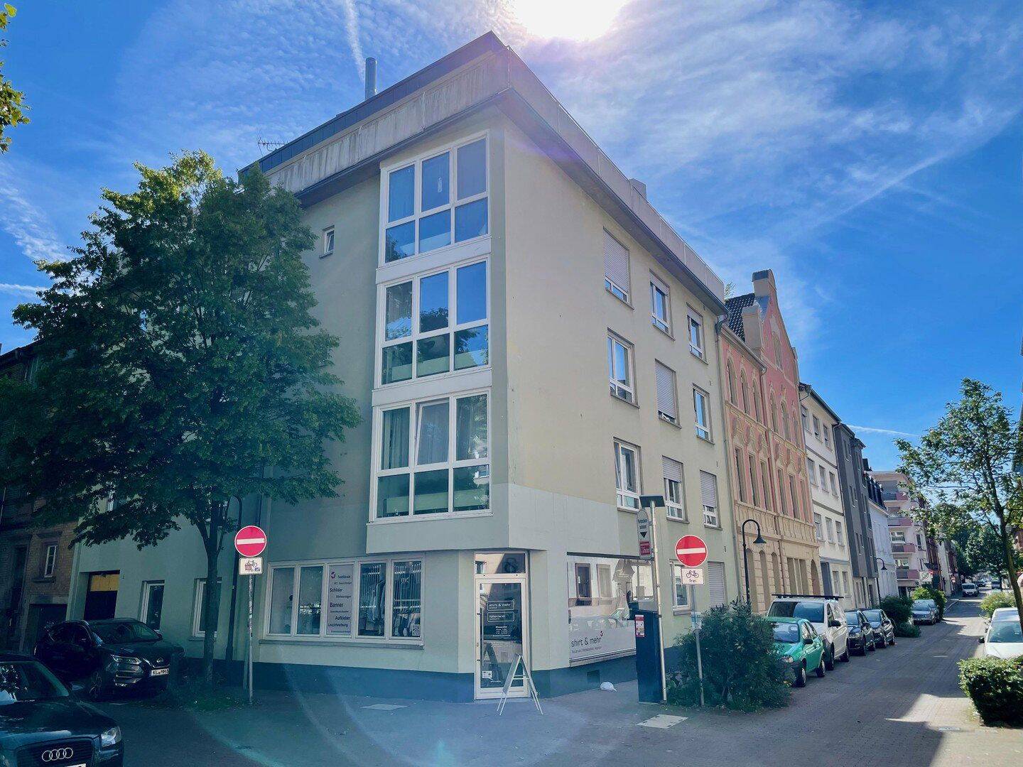 Renovierte 2,5-Raum-Penthouse-Wohnung mit Balkon in Kaiserslautern, 67655 Kaiserslautern (Innenstadt)
