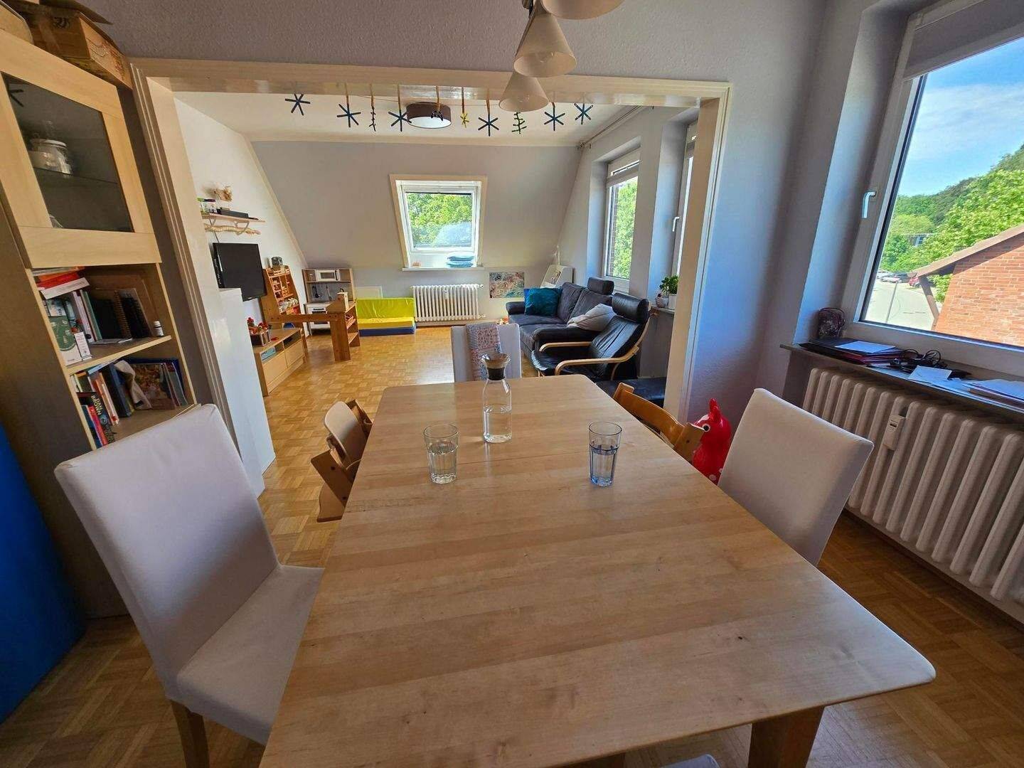 PROVISIONSFREI! Gemütliche Dachgeschosswohnung in Kiel/Wik, 24106 Kiel (Wik)