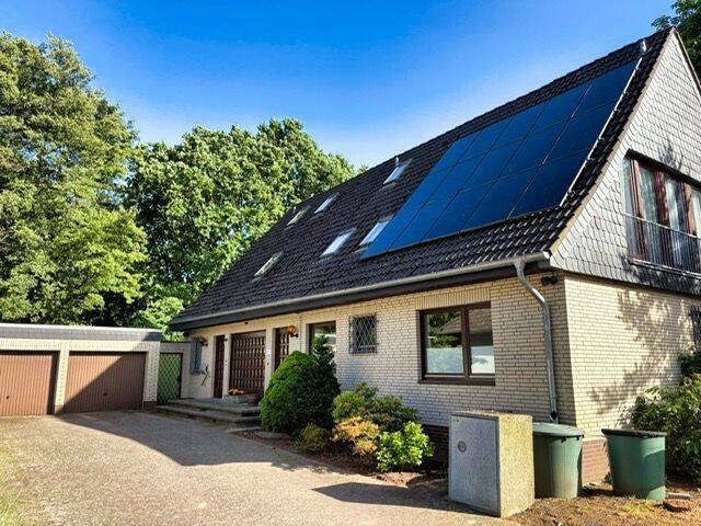 Großes gepflegtes frei stehendes Zweifamilienhaus in Hannover-Bothfeld, 30657 Hannover