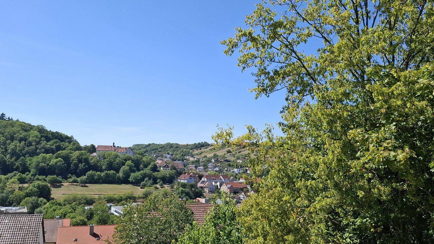 Helle 2-Zi-Wohnung mit tollem Ausblick provisionsfrei zu verkaufen, 97996 Niederstetten