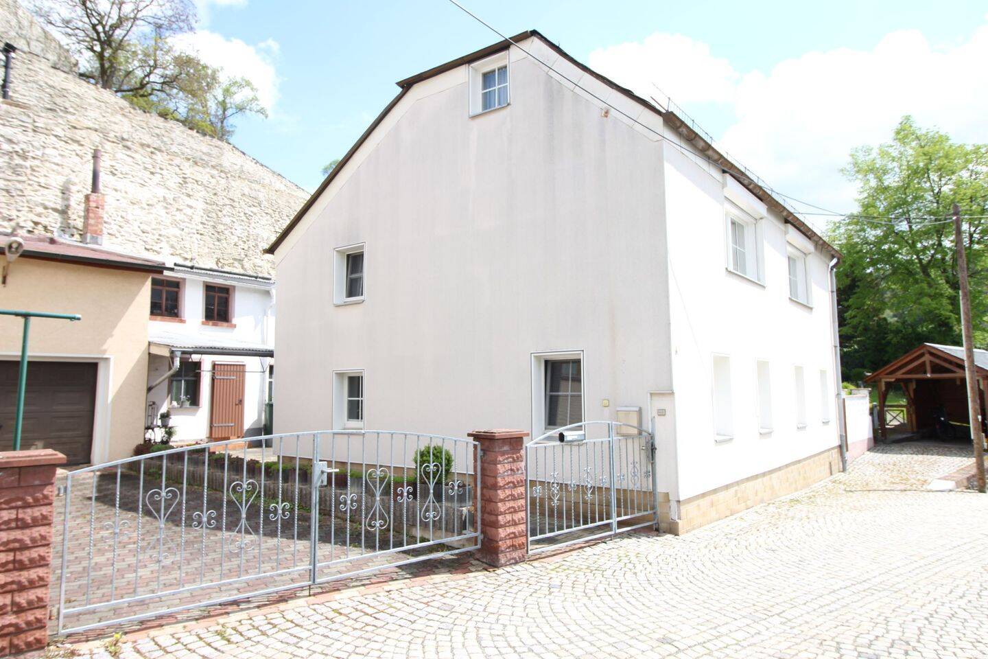 Familienfreundliches Einfamilienhaus in bester und ruhiger Lage, 7985 Elsterberg
