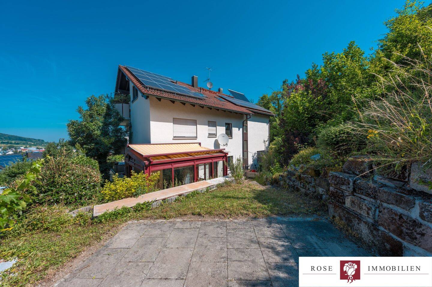 Große 3,5-Zimmer-Wohnung mit Garage, Carport, Wintergarten und eigenem Freisitz in ruhiger Lage, 73663 Berglen