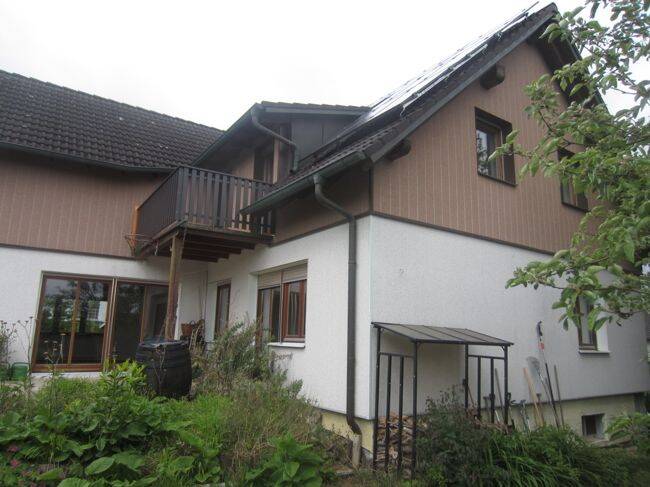 Ruhig gelegenes Haus mit großem Garten zwei abgeschlossene Wohnungen in Hanglage, 84174 Eching