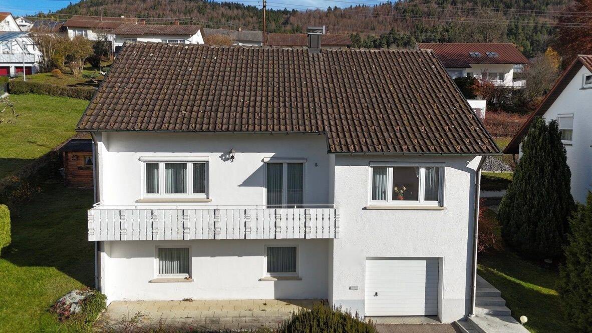Einfamilienhaus mit großem Garten und Ausbaupontenzial in Wehingen, 78564 Wehingen