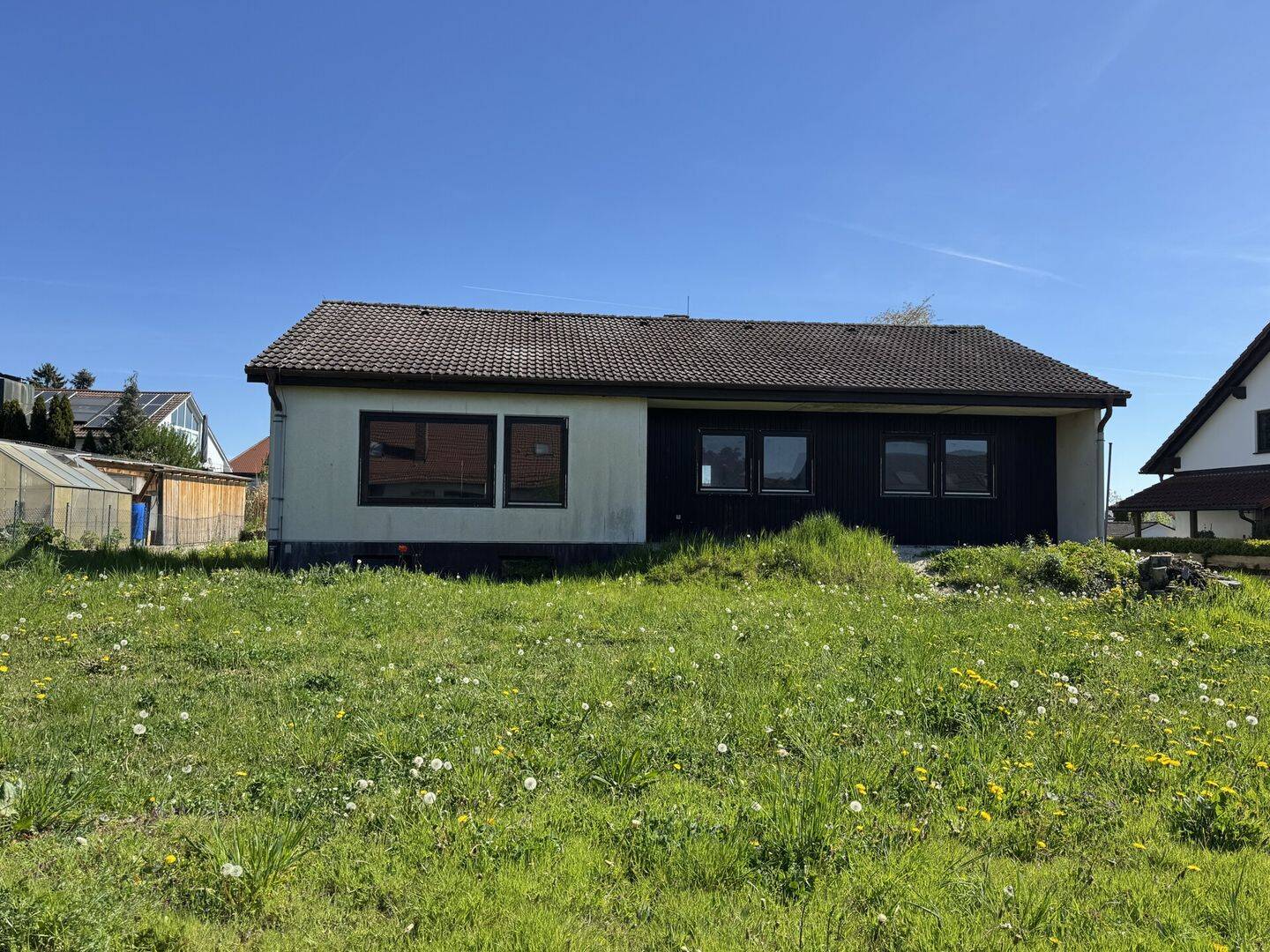 Sanierungsobjekt: Entkernter Bungalow mit Entwicklungspotential in Essenbach, 84051 Essenbach
