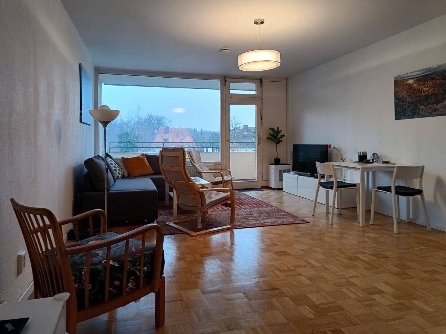 Helle City-Oase mit Weitblick: 1-Zimmer-Wohnung mit Balkon & Tiefgaragen-Stellplatz im Westlichen Ringgebiet, 38114 Braunschweig (Braunschweig Ölper)