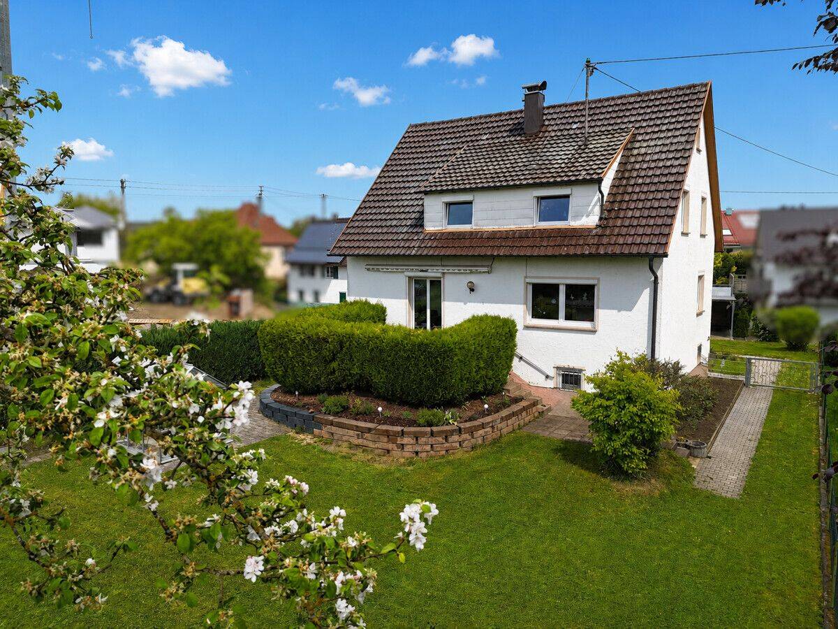Ihr neues Zuhause: Einfamilienhaus mit großem Gartenparadies, 78727 Oberndorf am Neckar